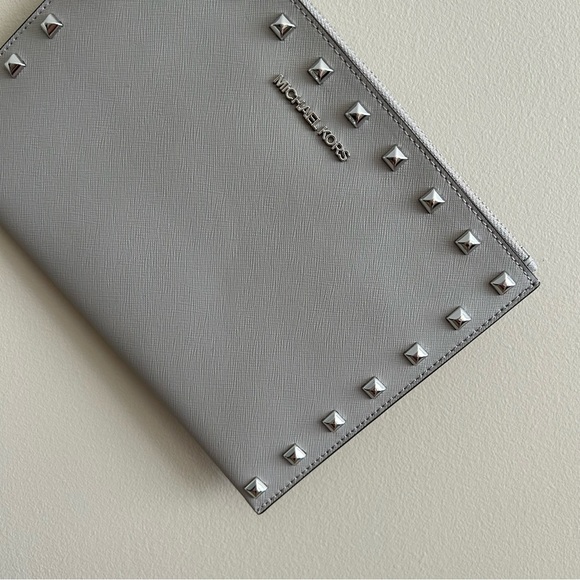 Micheal Kors Jet Set Travel Clutch - Picture 2 of 6